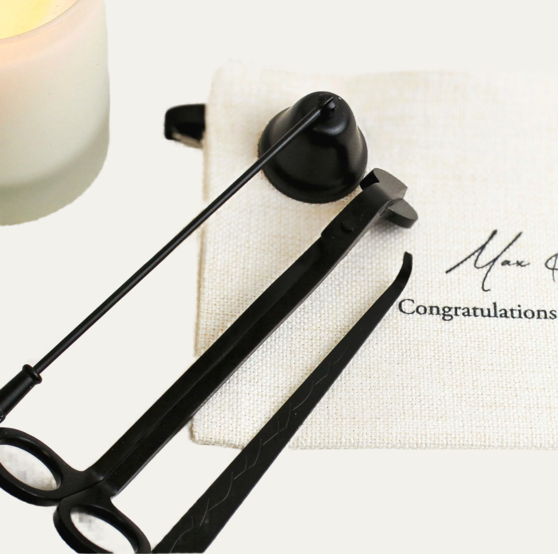   Material:
• High-quality metal with matt black finish.
• Linen storage bag.
  Care:
Wipe clean with a soft, dry cloth. Keep away from corrosive materials and avoid using abrasive cleaners.