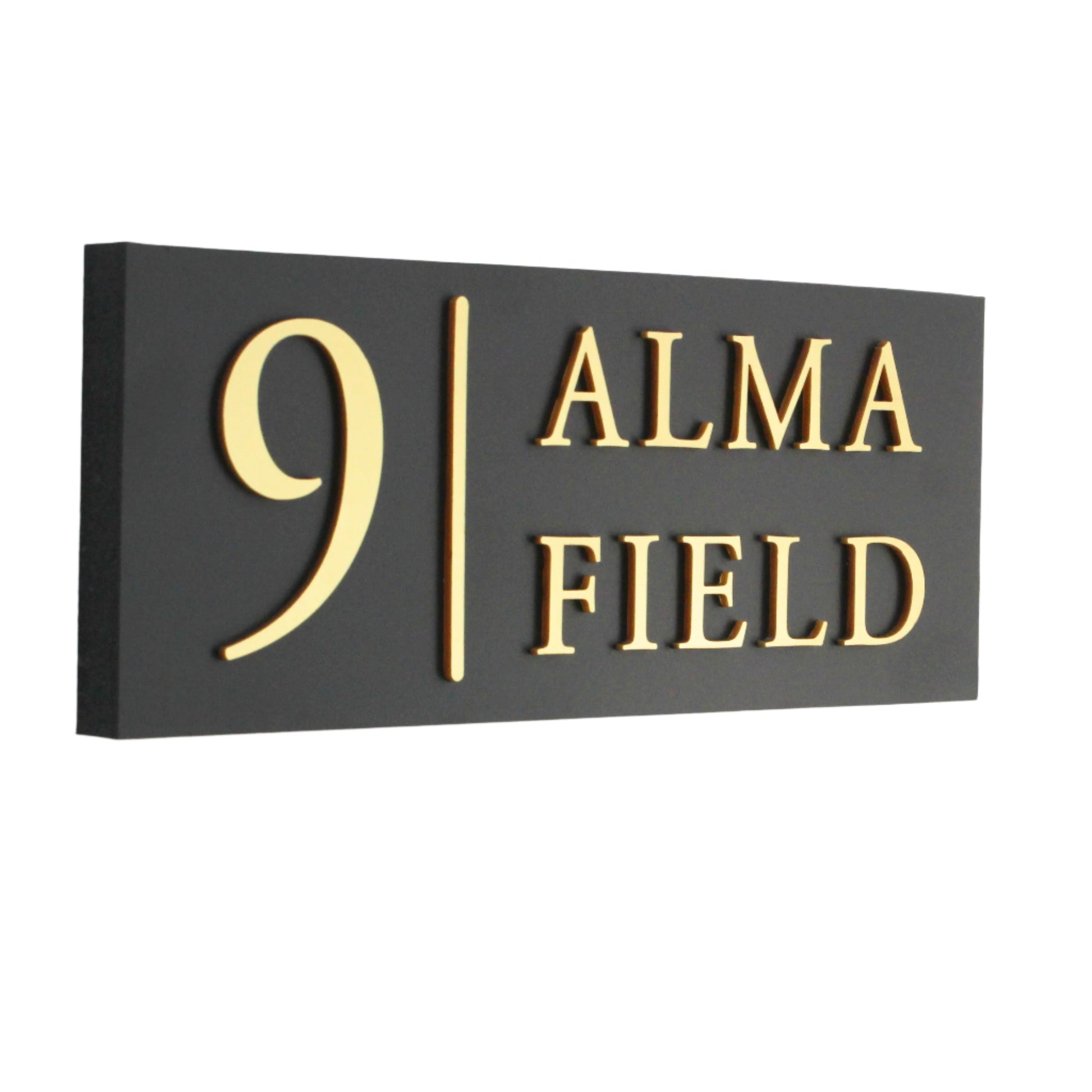Stylish 30 x 12 cm house sign featuring a vertical line for a clean, easy-to-read layout.