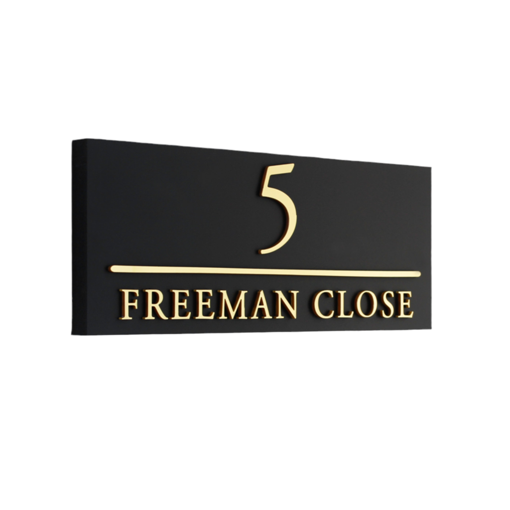 Personalised black house sign with a refined design, featuring a parallel line for a clear and stylish display.