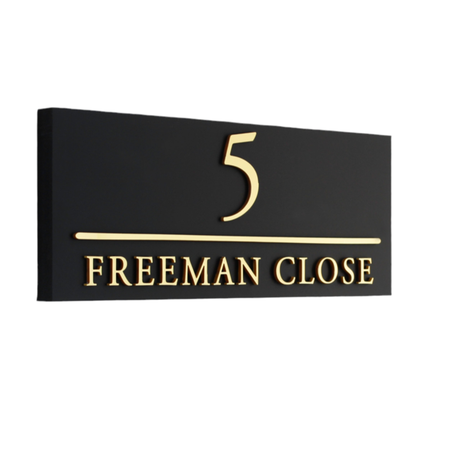 Personalised black house sign with a refined design, featuring a parallel line for a clear and stylish display.
