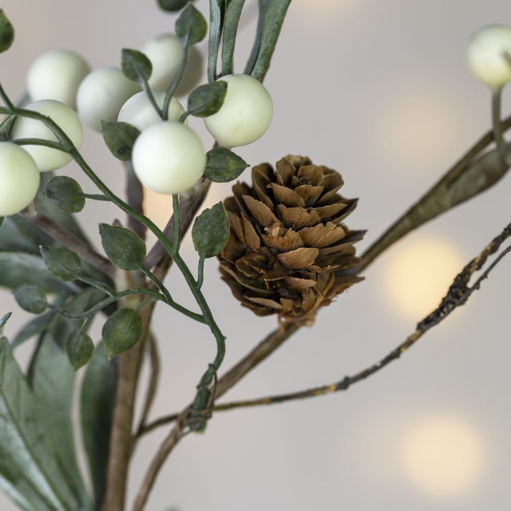 White Berry Garland with Frosted Leaves – 145cm